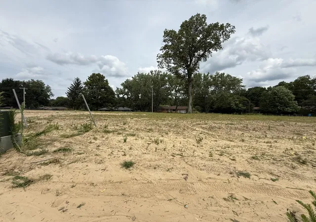 2nd image of 874 W Severs Rd, La Porte, IN 46350 | MLS# 843221