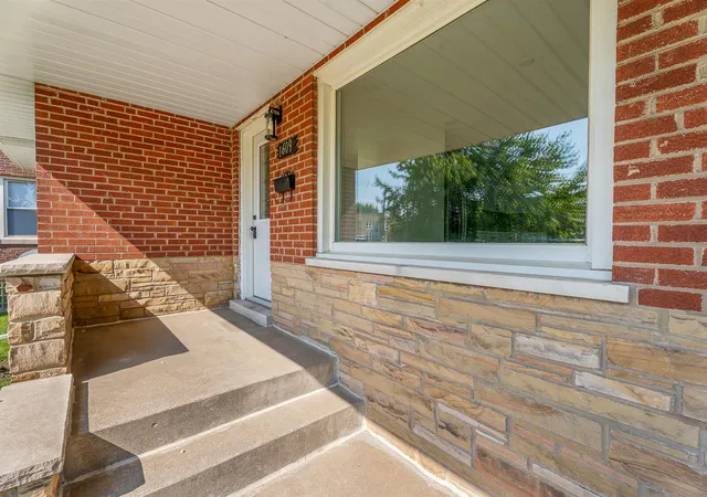 4th image of 1609 Davis Ave, Whiting, IN 46394 | MLS# 843434