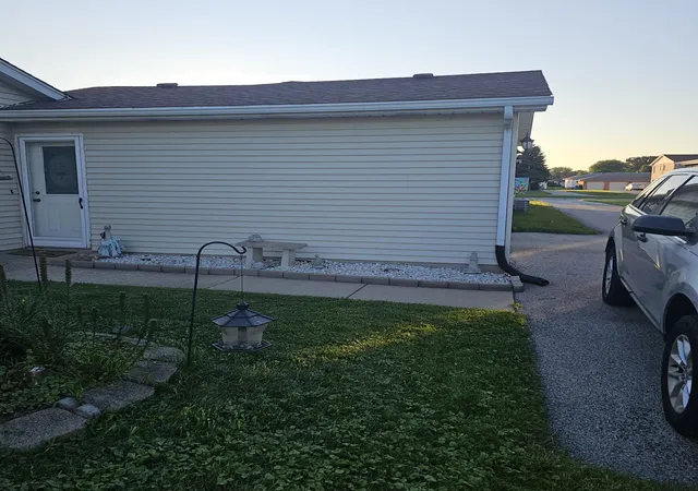 image of 155 Plum Creek Dr, Schererville, IN 46375 | MLS# 843235