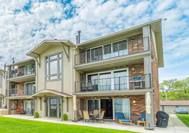 Photo 4 of Condo for sale at 8121 Lake Shore Dr #6, Cedar Lake, IN 46303 | MLS# 843233 | Listing updated on 2026-08-01