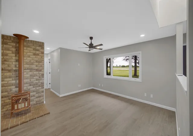 4th image of 31118 Us-20, New Carlisle, IN 46552 | MLS# 843247