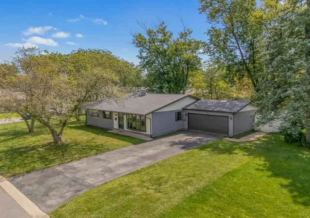 Photo 3 of Sale Pending at 3107 W 79th Place, Merrillville, IN 46410 | MLS# 844836 | Listing updated on 2026-10-07