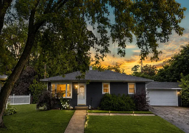 1st image of 807 Henry Ct, Hobart, IN 46342 | MLS# 843311