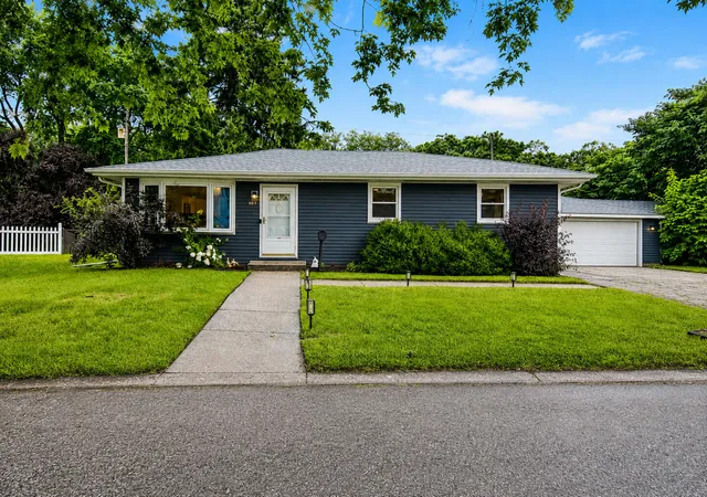 3rd image of 807 Henry Ct, Hobart, IN 46342 | MLS# 843311