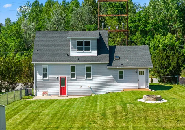 2nd image of 799 N 400 E, Valparaiso, IN 46383 | MLS# 843280