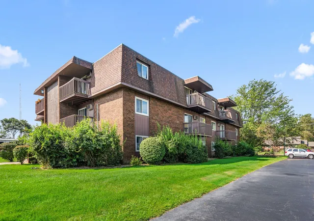 Photo 2 of Sale Pending at 10049 Kennedy Ave #2c, Highland, IN 46322 | MLS# 844904 | Listing updated on 2026-09-21