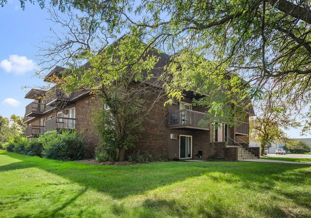 Photo 3 of Sale Pending at 10049 Kennedy Ave #2c, Highland, IN 46322 | MLS# 844904 | Listing updated on 2026-09-21