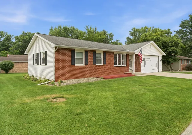 image of 653 Lorraine Dr, Valparaiso, IN 46385 | MLS# 843293