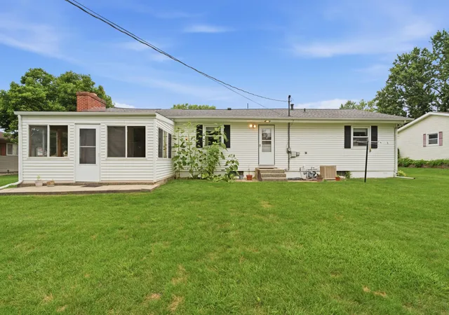 image of 653 Lorraine Dr, Valparaiso, IN 46385 | MLS# 843293