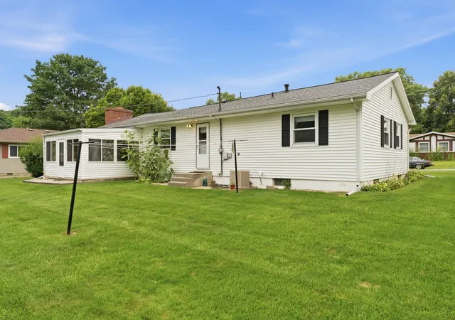 image of 653 Lorraine Dr, Valparaiso, IN 46385 | MLS# 843293
