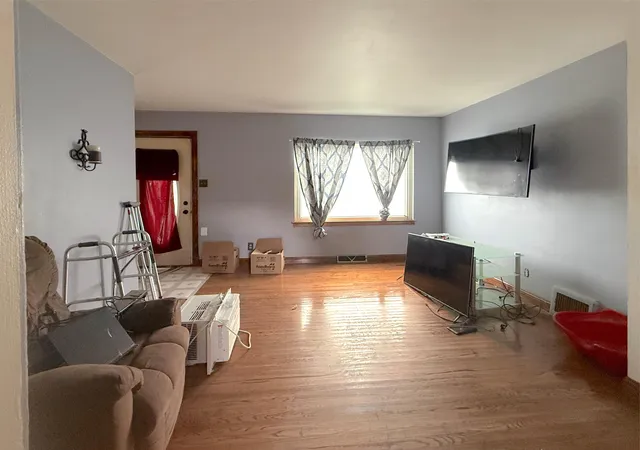 3rd image of 5609 Baring Ave, East Chicago, IN 46312 | MLS# 843297