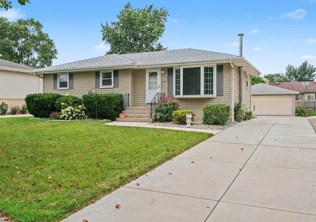 1st image of 640 Julie Dr, Schererville, IN 46375 | MLS# 843316