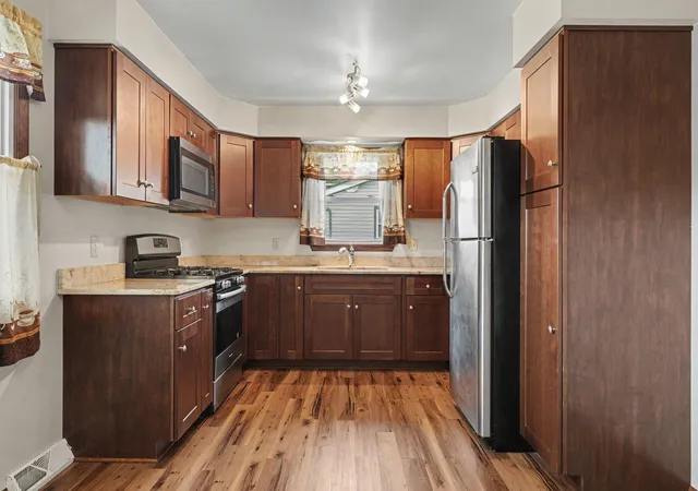 4th image of 640 Julie Dr, Schererville, IN 46375 | MLS# 843316