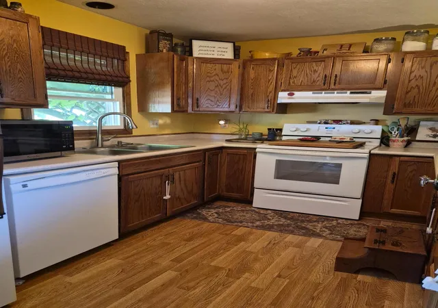 3rd image of 455 Woodlawn Ave, Chesterton, IN 46304 | MLS# 843317