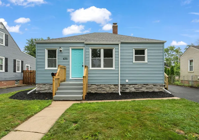 1st image of 435 N Liberty St, Hobart, IN 46342 | MLS# 843322