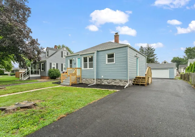 2nd image of 435 N Liberty St, Hobart, IN 46342 | MLS# 843322