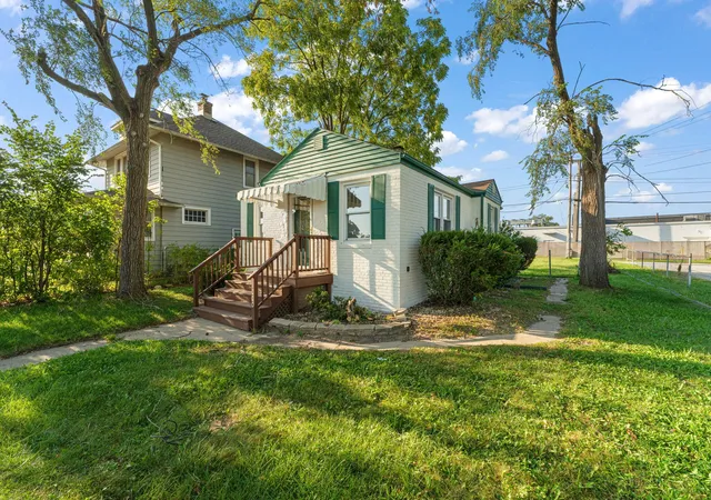 Single family home for sale at 1000 W Home Ave, Hobart, IN 46342 | MLS# 843711