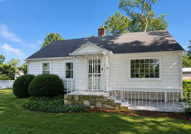 1st image of 402 W College Ave, Morocco, IN 47963 | MLS# 843409