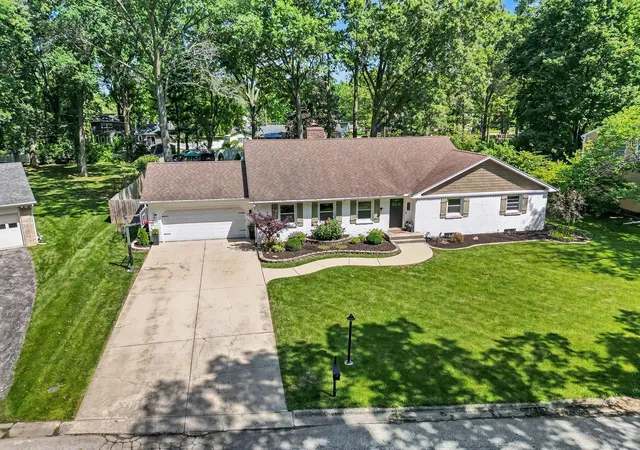 2nd image of 203 Oxbow Ct, Valparaiso, IN 46383 | MLS# 843390