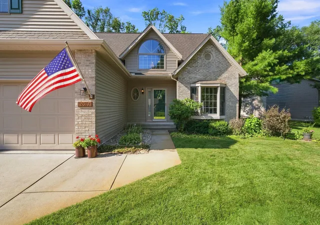 Photo 2 of Single family home for sale at 2017 Woodland Ests Dr, Elkhart, IN 46514 | MLS# 843420 | Listing updated on 2026-09-29