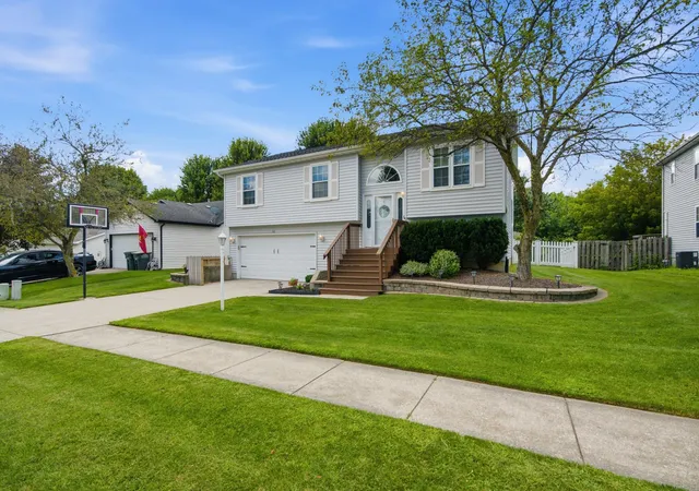 2nd image of 501 Killarney Ln, Valparaiso, IN 46385 | MLS# 843427