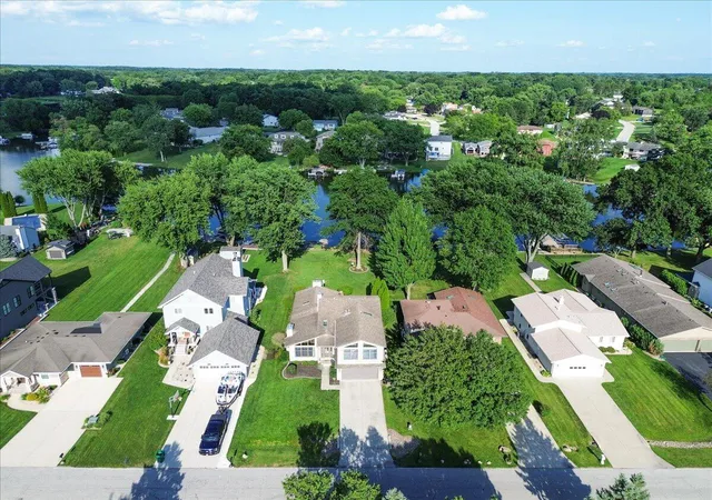 4th image of 1833 Sandy Beach Dr, Crown Point, IN 46307 | MLS# 843400