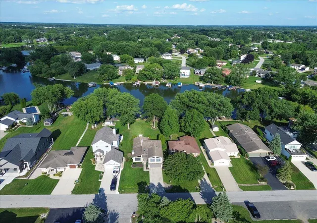 5th image of 1833 Sandy Beach Dr, Crown Point, IN 46307 | MLS# 843400