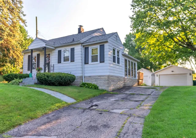 2nd image of 422 Rockwood St, La Porte, IN 46350 | MLS# 843387