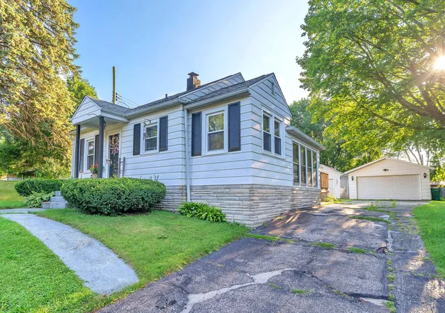 3rd image of 422 Rockwood St, La Porte, IN 46350 | MLS# 843387