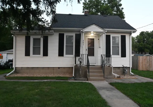 1st image of 207 N Ash St, Hobart, IN 46342 | MLS# 843392