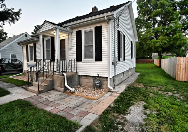 2nd image of 207 N Ash St, Hobart, IN 46342 | MLS# 843392