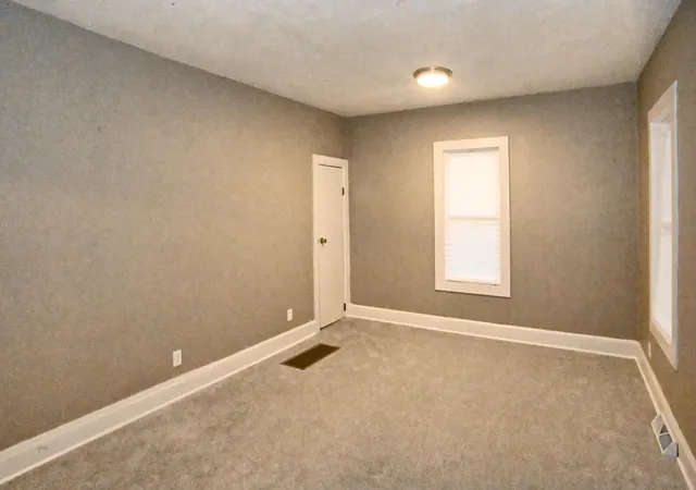 4th image of 207 N Ash St, Hobart, IN 46342 | MLS# 843392
