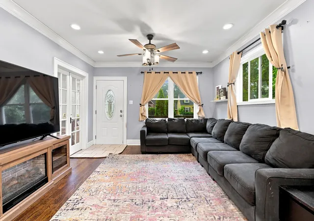 3rd image of 253 E Oakwood St, Hammond, IN 46324 | MLS# 843405