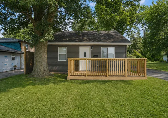 2nd image of 19 E 36th Pl, Hobart, IN 46342 | MLS# 843424