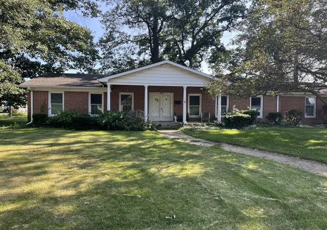 1st image of 1810 Oakwood Dr, Rochester, IN 46975 | MLS# 844250