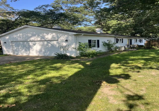 4th image of 1810 Oakwood Dr, Rochester, IN 46975 | MLS# 844250