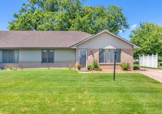 Photo 1 of Sale Pending at 1714 Lincoln St, Hobart, IN 46342 | MLS# 843658 | Listing updated on 2026-09-17