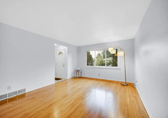 Photo 3 of Sale Pending at 6831 New Jersey Ave, Hammond, IN 46323 | MLS# 843494 | Listing updated on 2026-09-12