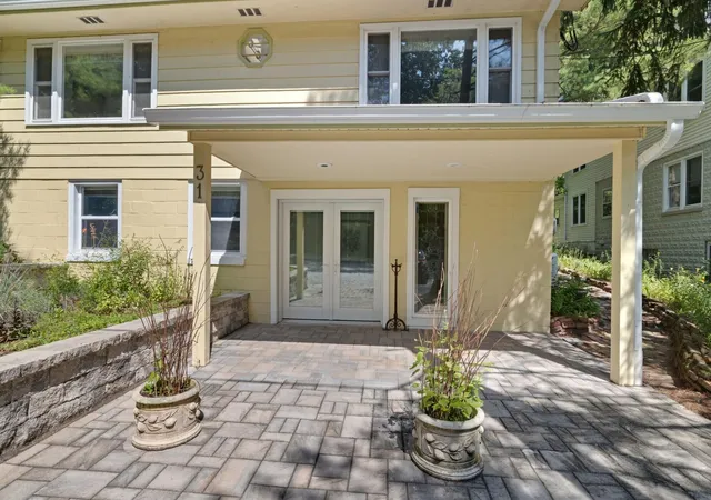 Photo 2 of Single family home for sale at 31 S Lake Shore County Rd, Beverly Shores, IN 46301 | MLS# 843500 | Listing updated on 2026-09-21