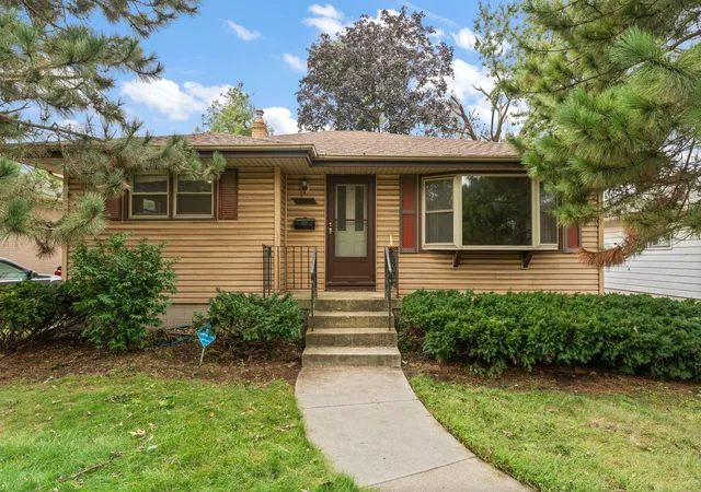 Single family home for sale at 6826 Kentucky Ave, Hammond, IN 46323 | MLS# 843628