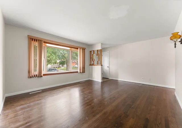 Photo 2 of Single family home for sale at 6826 Kentucky Ave, Hammond, IN 46323 | MLS# 843628 | Listing updated on 2026-09-25