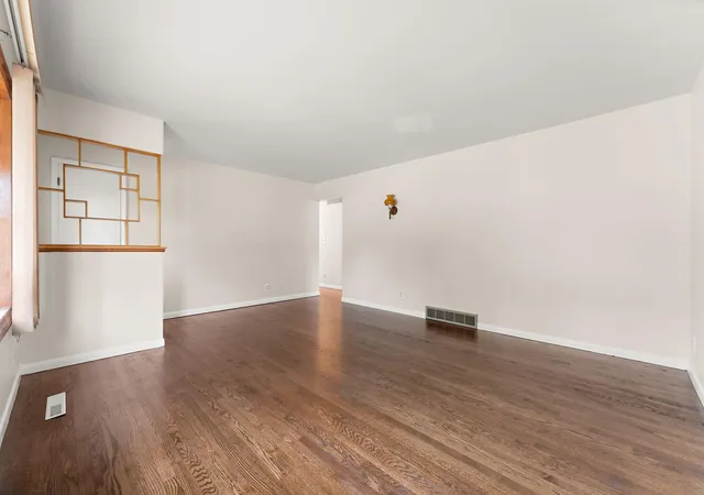 Photo 3 of Single family home for sale at 6826 Kentucky Ave, Hammond, IN 46323 | MLS# 843628 | Listing updated on 2026-09-25