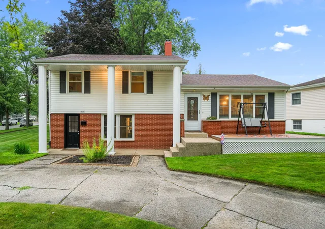 Photo 1 of Sale Pending at 1076 W 11th St, Hobart, IN 46342 | MLS# 844461 | Listing updated on 2026-09-03