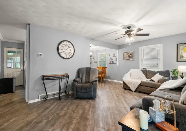 Photo 3 of Sale Pending at 1076 W 11Th St, Hobart, IN 46342 | MLS# 844461 | Listing updated on 2026-09-03