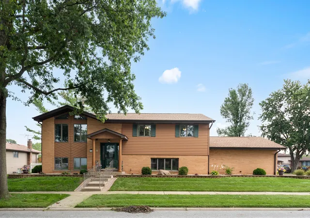Photo 1 of Sale Pending at 951 Dune Sand Ct, Dyer, IN 46311 | MLS# 844385 | Listing updated on 2026-09-14