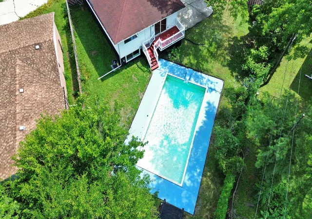 Photo 3 of Sale Pending at 1412 N Dwiggins Ave, Griffith, IN 46319 | MLS# 843633 | Listing updated on 2026-10-02