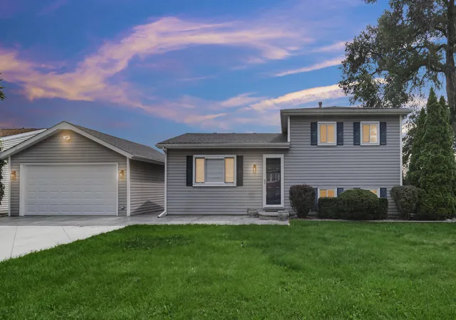 Single family home for sale at 561 Eastwood Dr, Lowell, IN 46356 | MLS# 843813
