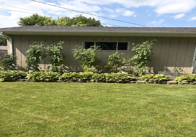 Photo 4 of Single family home for sale at 8134 Columbia Ave, Munster, IN 46321 | MLS# 844355 | Listing updated on 2026-10-02