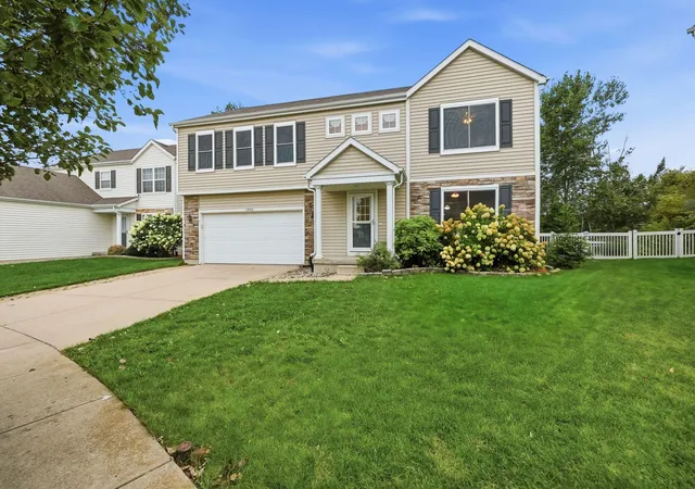 Photo 3 of Single family home for sale at 13984 Empress Ln, Dyer, IN 46311 | MLS# 844062 | Listing updated on 2026-09-23