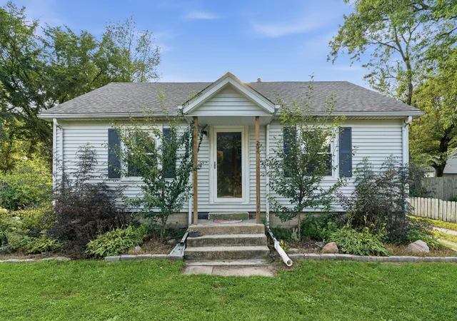 Photo 1 of Sale Pending at 204 N Colfax St, Griffith, IN 46319 | MLS# 844538 | Listing updated on 2026-09-07